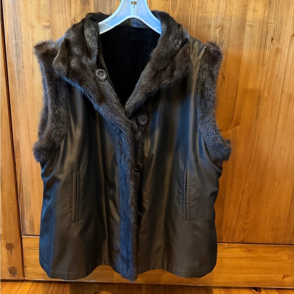 Sheared Mink reversible vest. - Picture 3 of 3